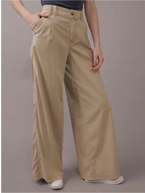 NWT American Eagle Outfitters Women's Tan Kahki Pants Size 20